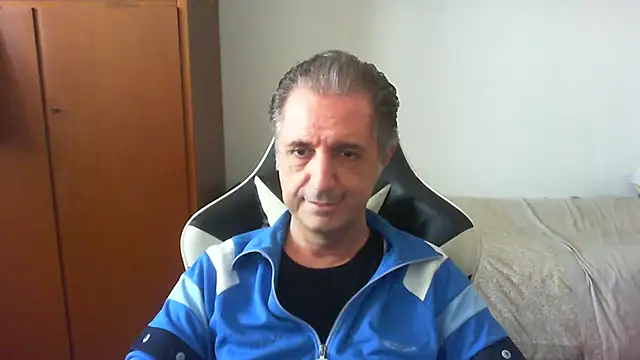 lliuk70mi online show from May 2, 2026, 12:10 pm
