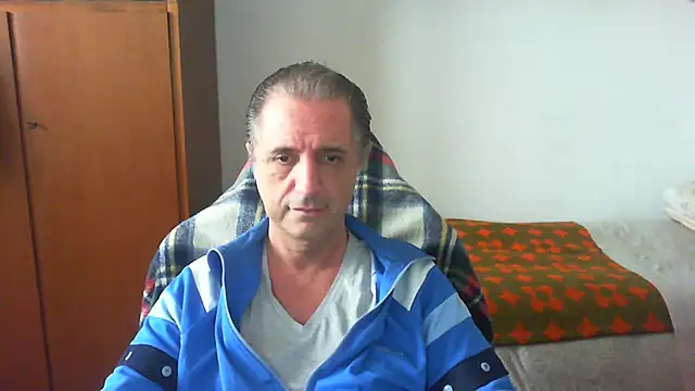 lliuk70mi online show from May 15, 2026, 2:48 pm