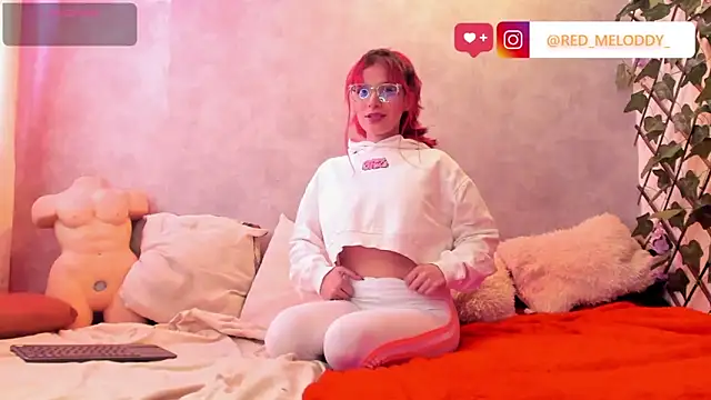 Snapshot of RedMeloddy chatting on March 19, 2026, 8:42 pm RedMeloddy online show from March 19, 2026, 8:42 pm