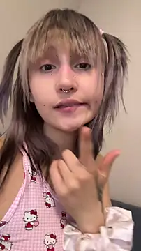 bigbabykiki online show from May 2, 2026, 6:35 pm