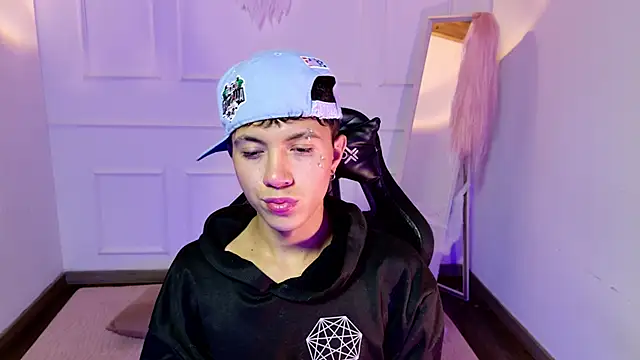 Justyn Ross online show from October 19, 2025, 10:56 pm