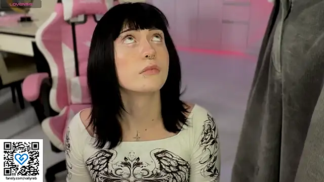 Snapshot of Vailyreb_ chatting on November 12, 2025, 4:33 pm Vailyreb online show from November 12, 2025, 4:33 pm