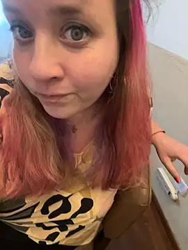 Snapshot of Popinasq chatting on September 18, 2025, 6:55 pm Popinasq online show from September 18, 2025, 6:55 pm