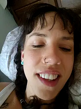 Snapshot of Lyrass chatting on December 16, 2025, 9:46 am Lyrass online show from December 16, 2025, 9:46 am