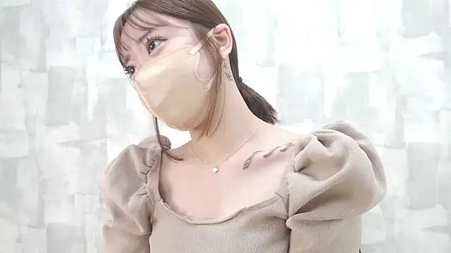 LOVE MOMO LOVE online show from January 13, 2025, 2:32 pm