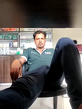 Snapshot of Raj1043 chatting on November 2, 2025, 6:07 am Raj1043 online show from November 2, 2025, 6:07 am