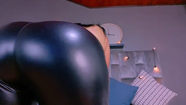 Snapshot of DulceAurora__ chatting on October 18, 2025, 10:50 am DulceAurora online show from October 18, 2025, 10:50 am