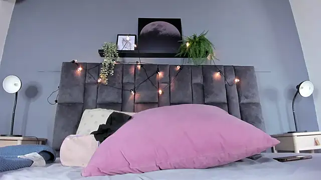 DulceAurora   online show from May 19, 2026, 2:51 am