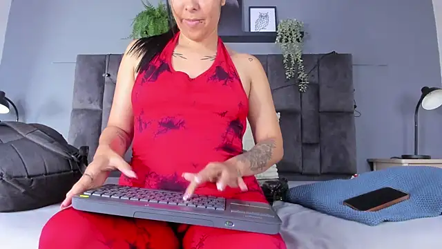 DulceAurora   online show from June 4, 2026, 3:11 am