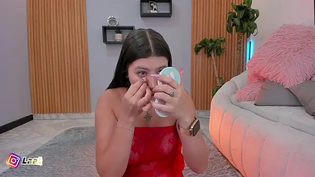 Aixaa charles online show from December 4, 2025, 12:04 pm