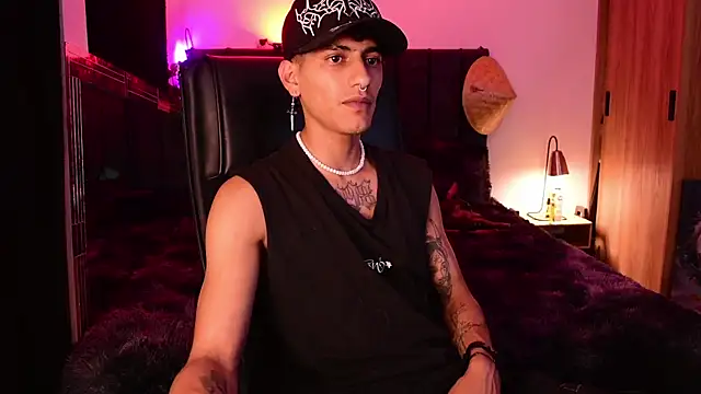 Snapshot of DemonKush-- chatting on July 4, 2026, 1:01 am DemonKush-- online show from July 4, 2026, 1:01 am