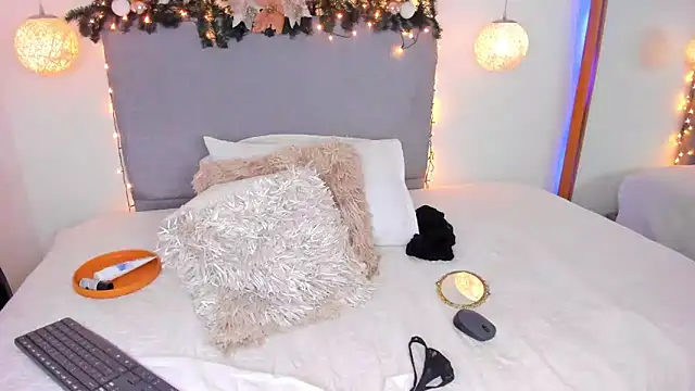 MeganCherryy online show from December 18, 2024, 1:15 am