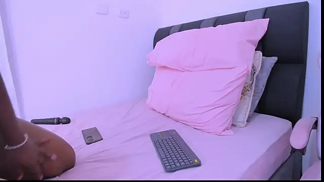 Snapshot of SabaBrown chatting on February 8, 2025, 4:14 pm SabaBrown online show from February 8, 2025, 4:14 pm