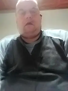 Snapshot of bigi441980 chatting on October 21, 2025, 11:37 pm bigi441980 online show from October 21, 2025, 11:37 pm