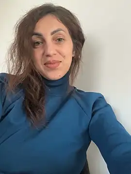 EmaSkyes online show from October 21, 2025, 6:35 am