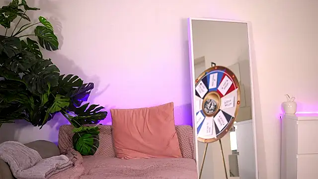 Snapshot of BelleSkye chatting on February 25, 2026, 4:12 am BelleSkye online show from February 25, 2026, 4:12 am