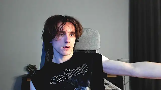 Snapshot of misterhult chatting on December 6, 2024, 2:44 pm misterhult online show from December 6, 2024, 2:44 pm