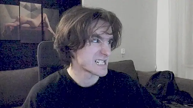 Snapshot of misterhult chatting on December 3, 2024, 4:20 am misterhult online show from December 3, 2024, 4:20 am