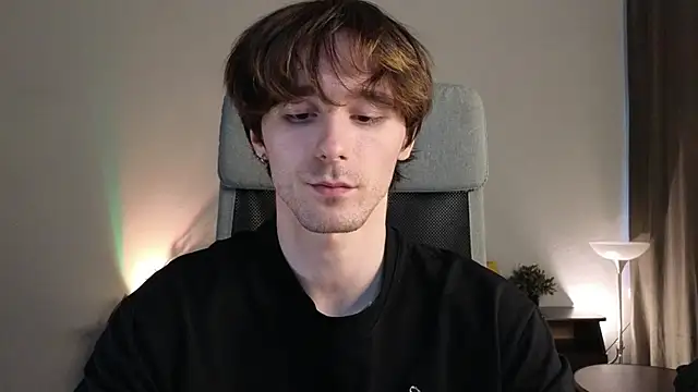 Snapshot of misterhult chatting on October 3, 2025, 2:40 pm misterhult online show from October 3, 2025, 2:40 pm
