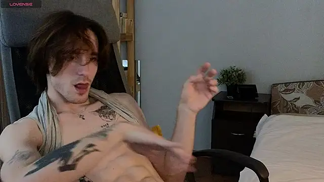Snapshot of misterhult chatting on January 17, 2025, 12:42 pm misterhult online show from January 17, 2025, 12:42 pm