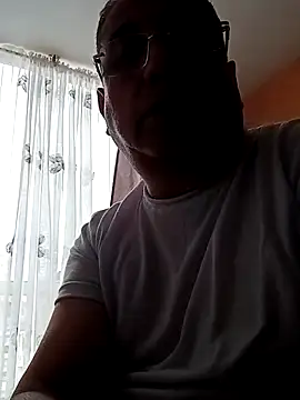 Snapshot of MATTHEW_MRANDA chatting on June 25, 2026, 6:35 pm MATTHEW MRANDA online show from June 25, 2026, 6:35 pm