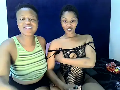 Snapshot of ReginaStar16 chatting on October 7, 2025, 7:48 pm ReginaStar16 online show from October 7, 2025, 7:48 pm