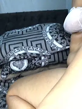 aisha-sajady online show from February 4, 2026, 9:10 pm