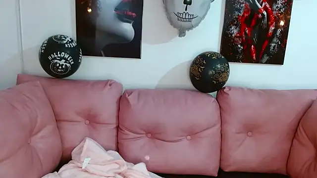 hinataleecs online show from October 14, 2025, 8:53 pm