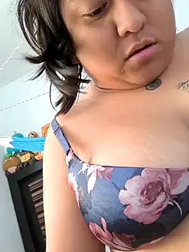 Snapshot of EmpaticBolillo chatting on November 27, 2025, 3:01 pm EmpaticBolillo online show from November 27, 2025, 3:01 pm