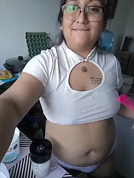 Snapshot of EmpaticBolillo chatting on October 28, 2025, 5:23 pm EmpaticBolillo online show from October 28, 2025, 5:23 pm