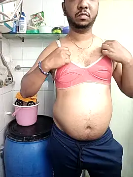 Snapshot of Mmm992170 chatting on February 8, 2026, 12:14 pm Mmm992170 online show from February 8, 2026, 12:14 pm