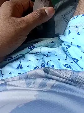 Snapshot of Mmm992170 chatting on October 9, 2025, 4:35 am Mmm992170 online show from October 9, 2025, 4:35 am