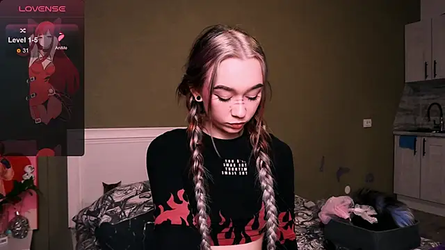 Snapshot of Kimiko__ chatting on October 25, 2025, 11:42 am Kimiko online show from October 25, 2025, 11:42 am