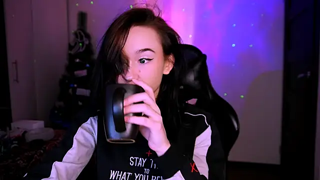 Snapshot of Kimiko__ chatting on January 26, 2025, 10:57 pm Kimiko online show from January 26, 2025, 10:57 pm