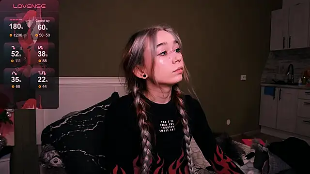 Snapshot of Kimiko__ chatting on October 27, 2025, 4:41 pm Kimiko online show from October 27, 2025, 4:41 pm