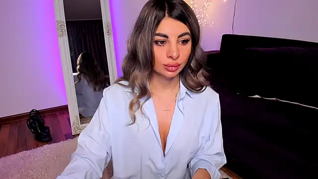 Snapshot of Queenofyouredreams chatting on April 17, 2026, 10:34 pm Queenofyouredreams online show from April 17, 2026, 10:34 pm