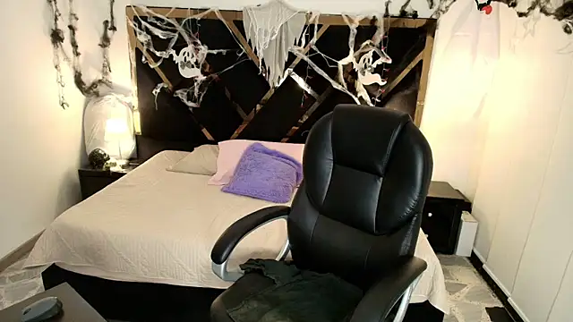 Amelie saenz online show from November 11, 2025, 7:30 pm