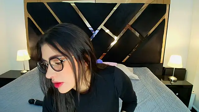 Amelie saenz online show from February 19, 2026, 7:55 pm
