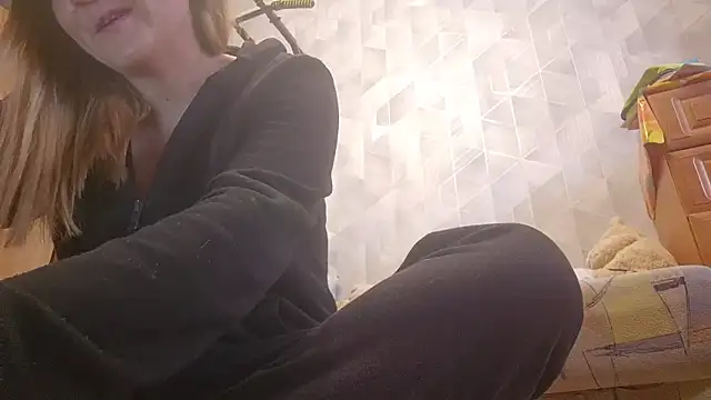 EstrellaWalters online show from April 24, 2026, 10:06 am