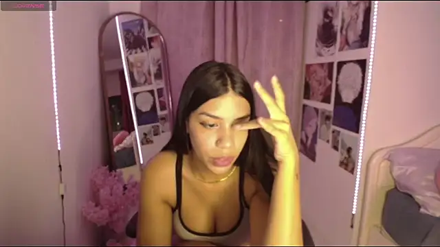 -Naomyy- online show from February 1, 2025, 1:02 am