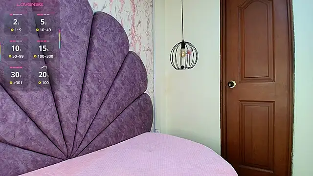 Snapshot of _alaia_collway_ chatting on April 30, 2026, 12:12 pm alaia collway online show from April 30, 2026, 12:12 pm
