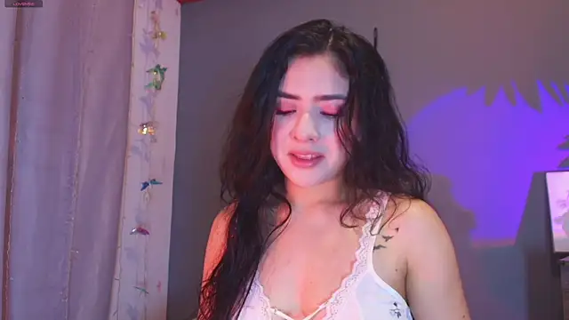 adara johnson   online show from April 27, 2026, 12:03 pm
