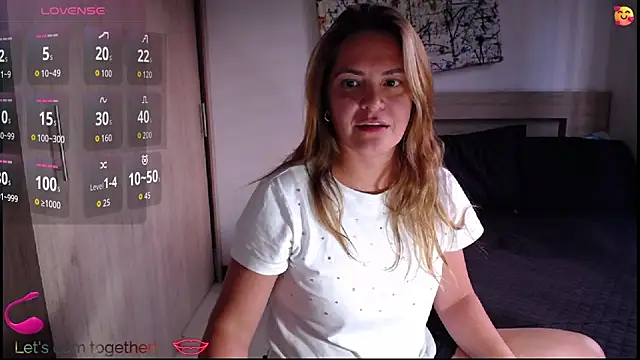 Snapshot of ParisW chatting on October 28, 2025, 9:03 pm ParisW online show from October 28, 2025, 9:03 pm