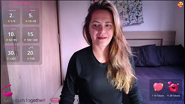 Snapshot of ParisW chatting on October 8, 2025, 10:32 pm ParisW online show from October 8, 2025, 10:32 pm