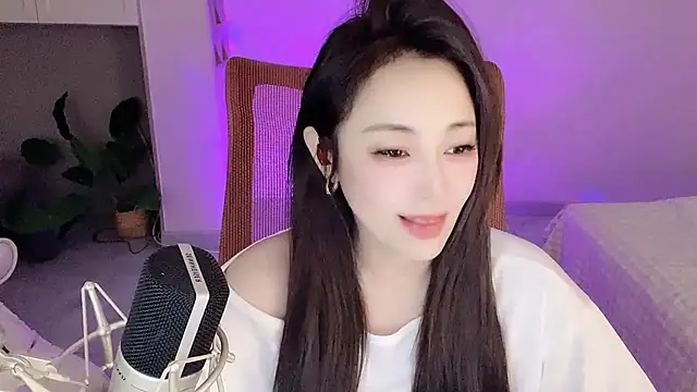 Daisy-77 online show from December 2, 2025, 3:47 pm