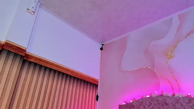 Daisy  rose online show from March 13, 2025, 3:00 am