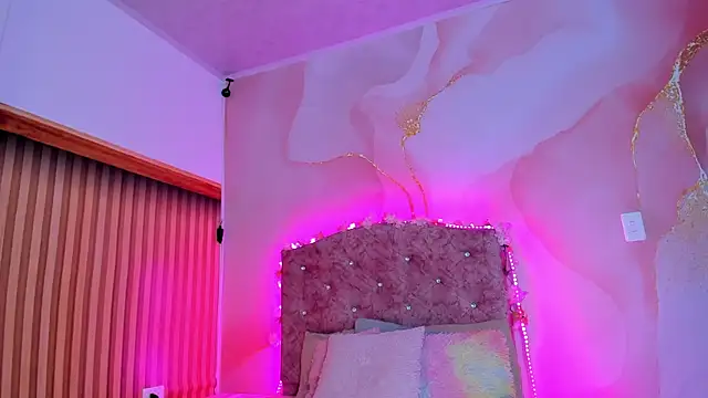 Daisy  rose online show from March 21, 2025, 3:01 am