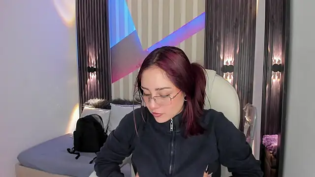 Snapshot of emily_layton chatting on November 27, 2025, 2:50 pm emily layton online show from November 27, 2025, 2:50 pm