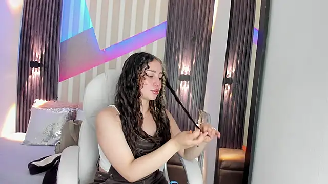 Snapshot of emily_layton chatting on October 15, 2025, 2:36 pm emily layton online show from October 15, 2025, 2:36 pm