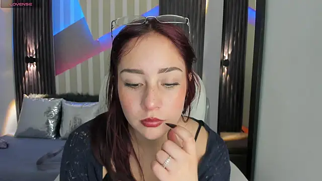 Snapshot of emily_layton chatting on November 30, 2025, 4:41 pm emily layton online show from November 30, 2025, 4:41 pm